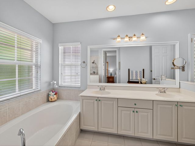 631 Moondancer Court, Palm Beach Gardens, FL 33410