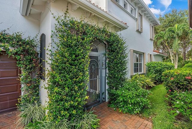 631 Moondancer Court, Palm Beach Gardens, FL 33410