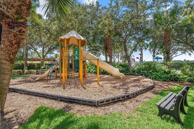 631 Moondancer Court, Palm Beach Gardens, FL 33410