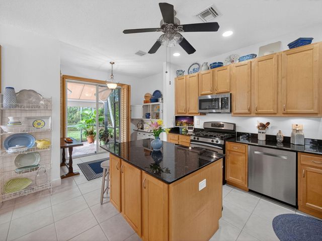 631 Moondancer Court, Palm Beach Gardens, FL 33410