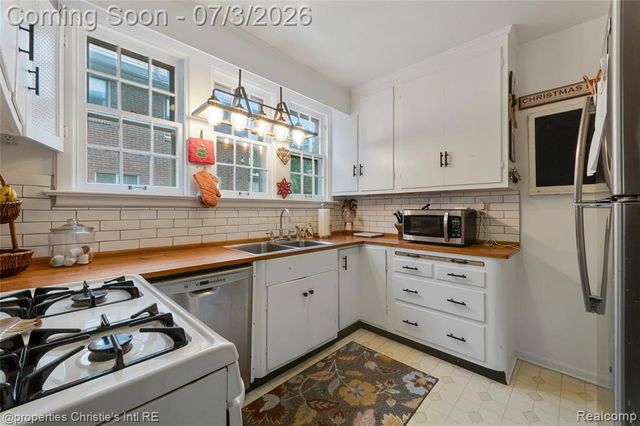 18417 Wildemere Street, Detroit, MI 48221