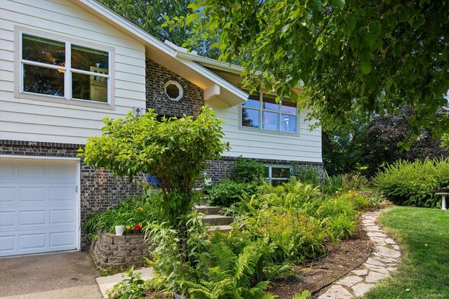 5281 Shore Trail NE, Prior Lake, MN 55372