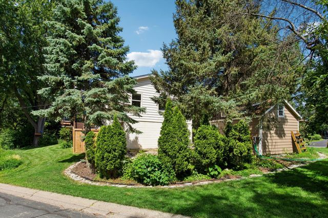 5281 Shore Trail NE, Prior Lake, MN 55372