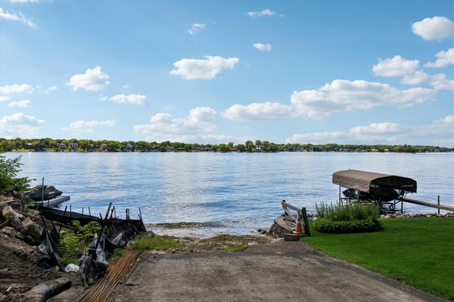 5281 Shore Trail NE, Prior Lake, MN 55372
