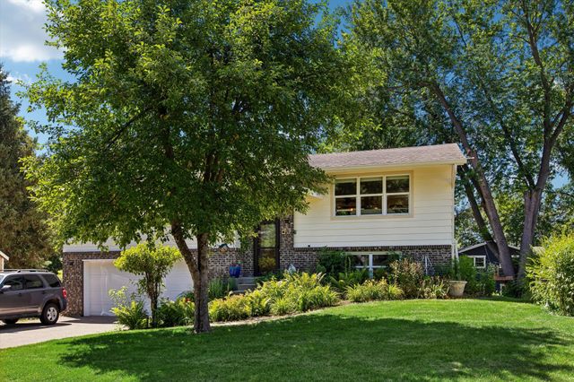5281 Shore Trail NE, Prior Lake, MN 55372