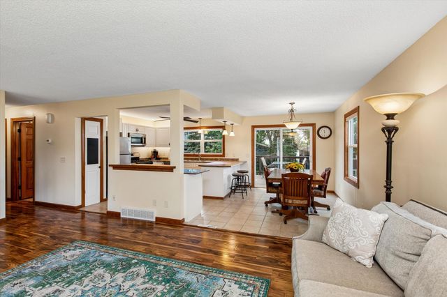 5281 Shore Trail NE, Prior Lake, MN 55372