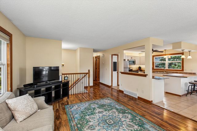 5281 Shore Trail NE, Prior Lake, MN 55372