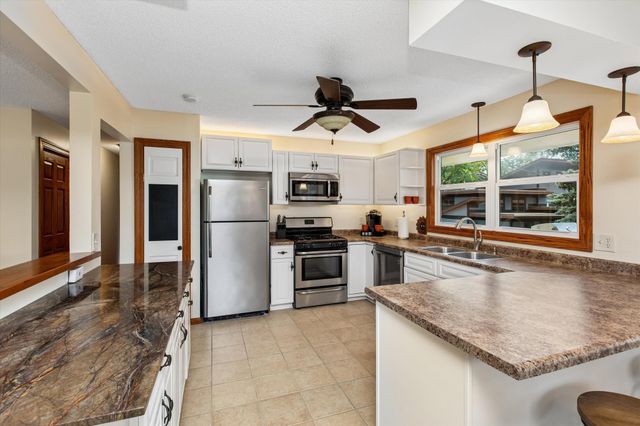 5281 Shore Trail NE, Prior Lake, MN 55372