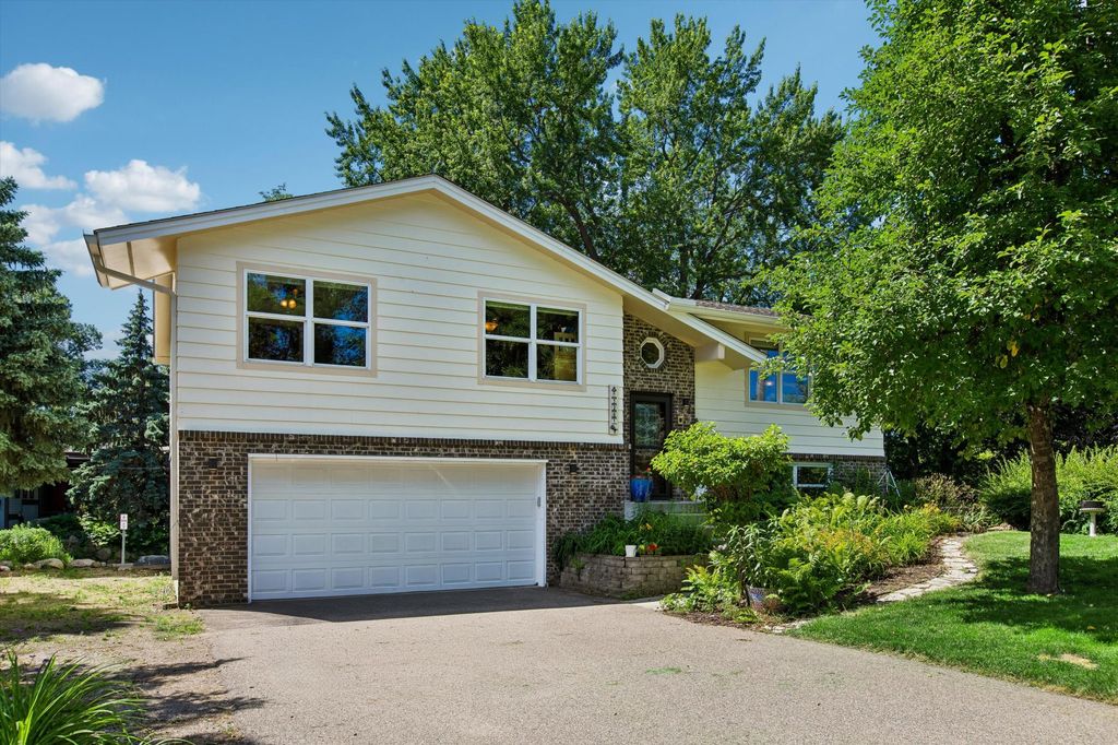 5281 Shore Trail NE, Prior Lake, MN 55372