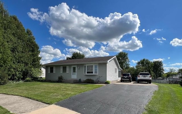 102 Beech Court, Hebron, IN 46341