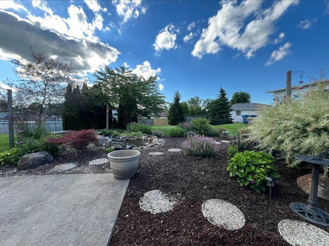 102 Beech Court, Hebron, IN 46341
