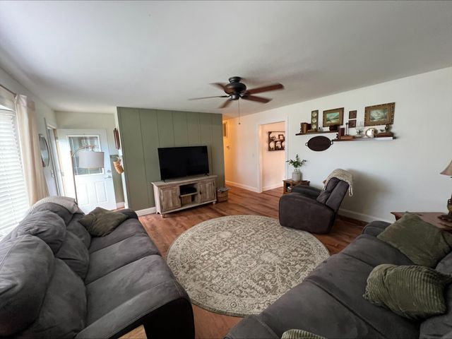 102 Beech Court, Hebron, IN 46341