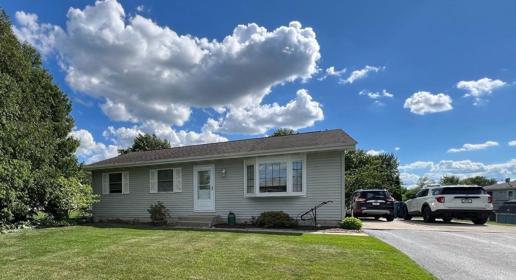 102 Beech Court, Hebron, IN 46341