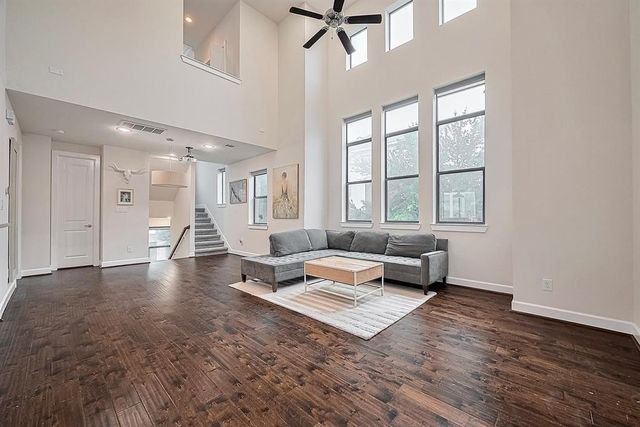 9027 Laverne Crescent, Houston, TX 77080