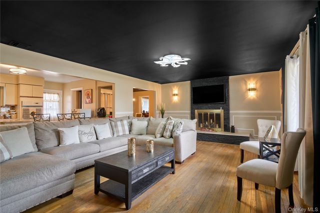 42 Peary Street, West Babylon, NY 11704