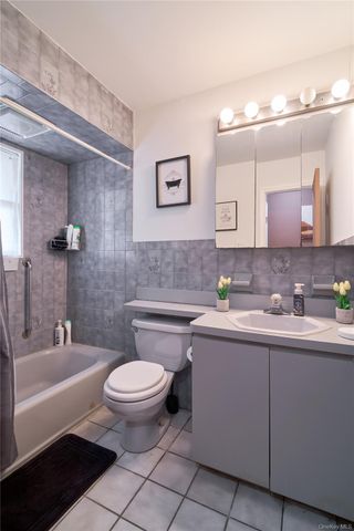 42 Peary Street, West Babylon, NY 11704