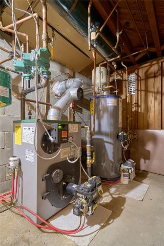 42 Peary Street, West Babylon, NY 11704