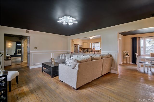 42 Peary Street, West Babylon, NY 11704