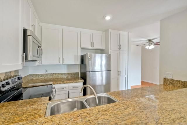 2251 Altisma Way 202, Carlsbad, CA 92009