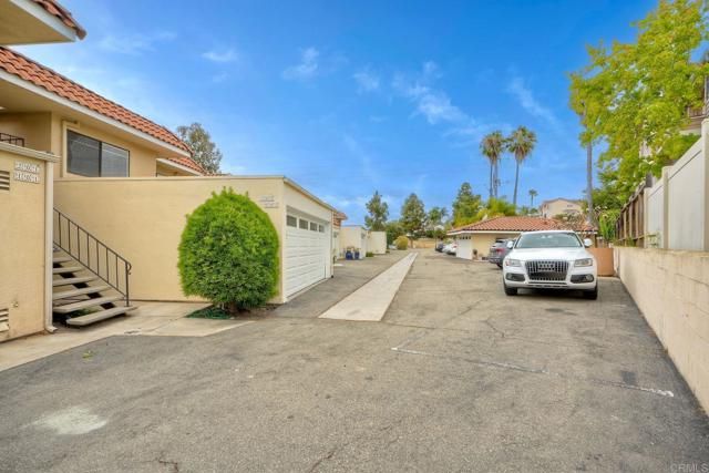 2251 Altisma Way 202, Carlsbad, CA 92009