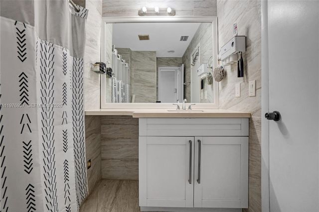 2929 Dorchester Ln, Cooper City, FL 33026