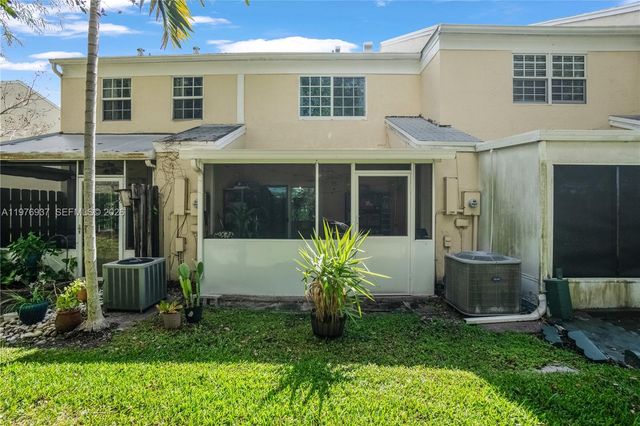 2929 Dorchester Ln, Cooper City, FL 33026