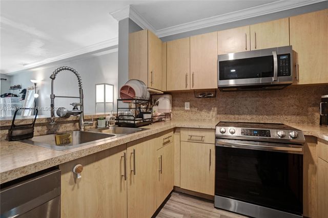 2929 Dorchester Ln, Cooper City, FL 33026