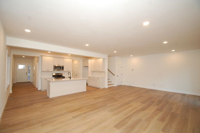 27B Griffin Road, Hudson, NH 03051