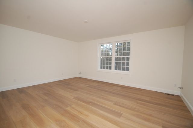 27B Griffin Road, Hudson, NH 03051