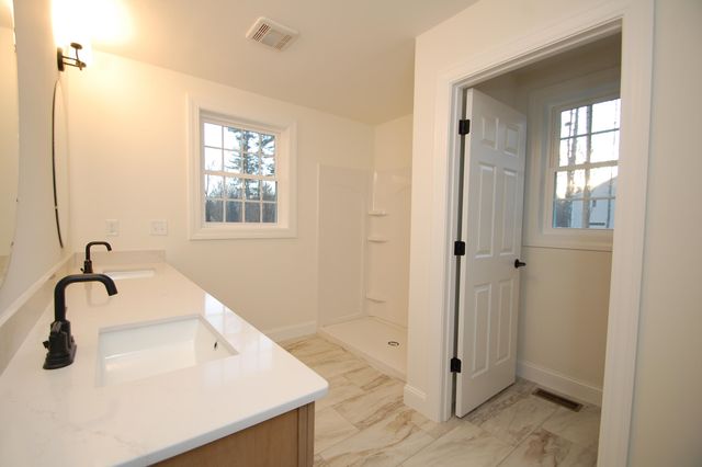 27B Griffin Road, Hudson, NH 03051