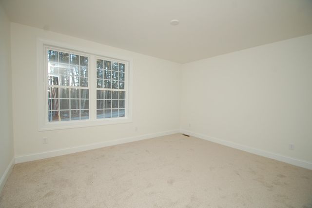 27B Griffin Road, Hudson, NH 03051