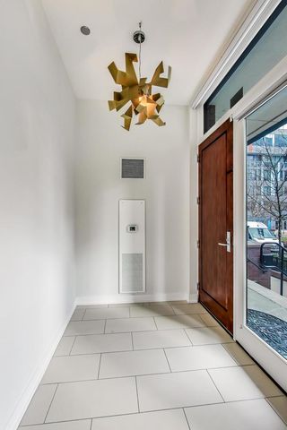 198 N Park Drive 198, Chicago, IL 60601