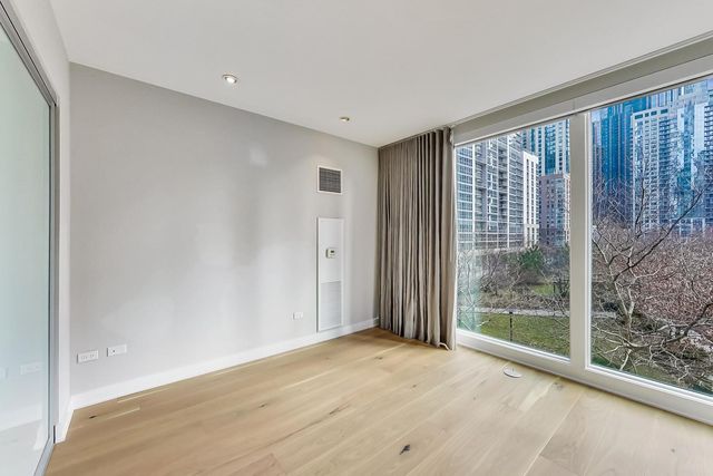 198 N Park Drive 198, Chicago, IL 60601