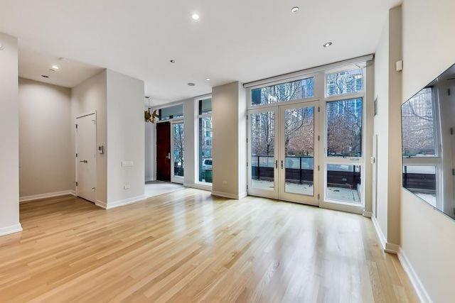 198 N Park Drive 198, Chicago, IL 60601