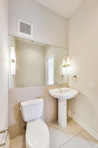 198 N Park Drive 198, Chicago, IL 60601
