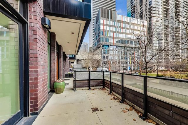 198 N Park Drive 198, Chicago, IL 60601