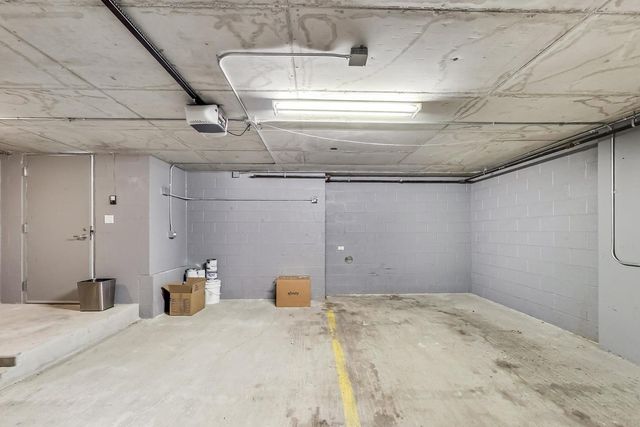 198 N Park Drive 198, Chicago, IL 60601