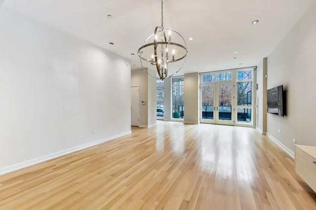 198 N Park Drive 198, Chicago, IL 60601