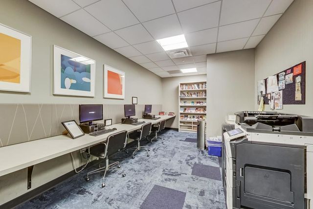 198 N Park Drive 198, Chicago, IL 60601