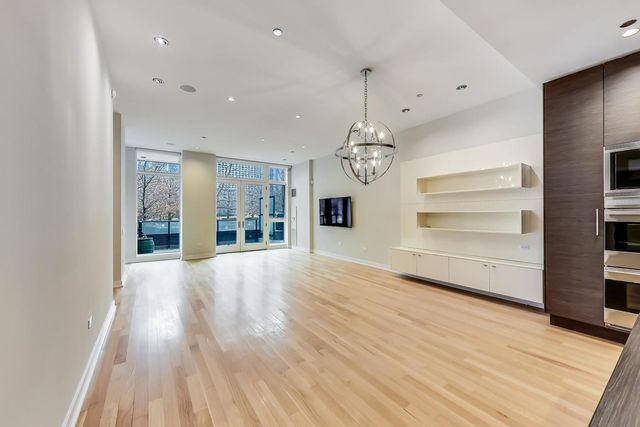 198 N Park Drive 198, Chicago, IL 60601