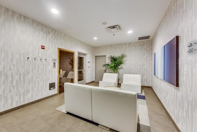 198 N Park Drive 198, Chicago, IL 60601
