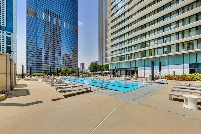 198 N Park Drive 198, Chicago, IL 60601