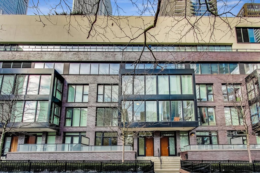 198 N Park Drive 198, Chicago, IL 60601