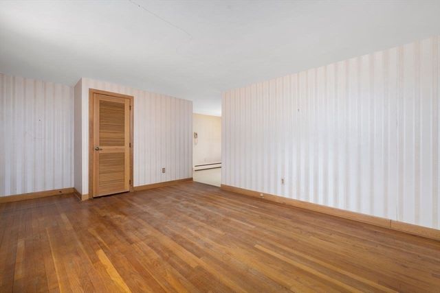 27 Hinsdale St, Swansea, MA 02777