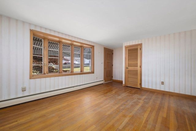 27 Hinsdale St, Swansea, MA 02777