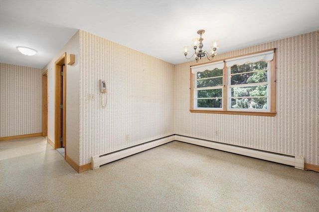 27 Hinsdale St, Swansea, MA 02777