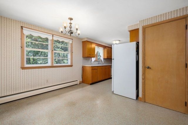 27 Hinsdale St, Swansea, MA 02777
