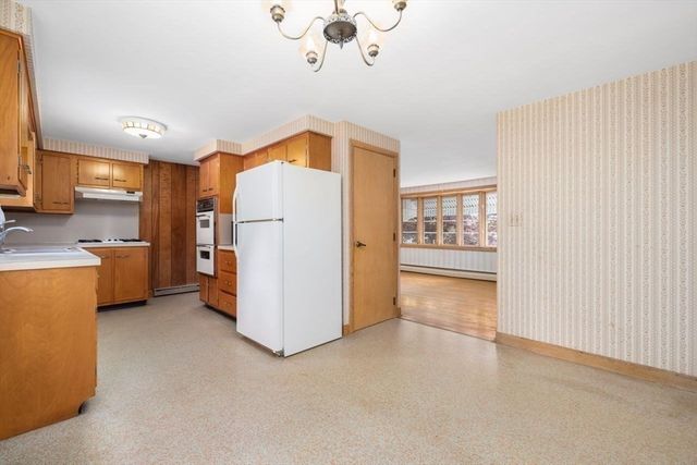 27 Hinsdale St, Swansea, MA 02777