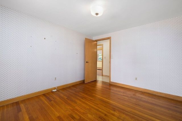 27 Hinsdale St, Swansea, MA 02777
