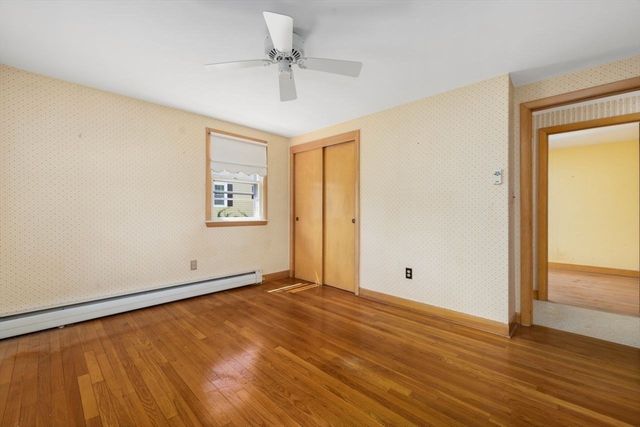 27 Hinsdale St, Swansea, MA 02777